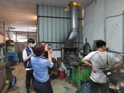 東莞南城一工廠廢氣未經(jīng)處理直接排放，立即查處！